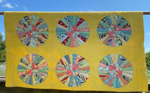 Load image into Gallery viewer, Dresden Plate Quilt