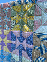 Load image into Gallery viewer, Arrows Quilt