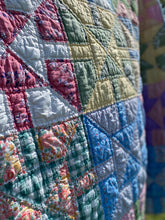 Load image into Gallery viewer, Arrows Quilt