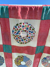 Load image into Gallery viewer, Dresden Plate Quilt TOP