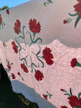 Load image into Gallery viewer, Flower Applique Quilt