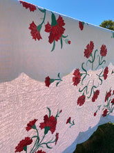 Load image into Gallery viewer, Flower Applique Quilt