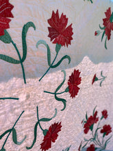 Load image into Gallery viewer, Flower Applique Quilt