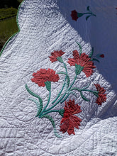 Load image into Gallery viewer, Flower Applique Quilt