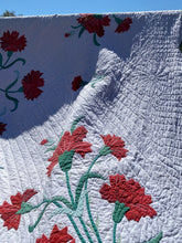 Load image into Gallery viewer, Flower Applique Quilt