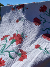 Load image into Gallery viewer, Flower Applique Quilt