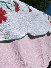 Load image into Gallery viewer, Flower Applique Quilt