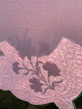 Load image into Gallery viewer, Flower Applique Quilt