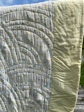 Load image into Gallery viewer, Flower Basket Quilt