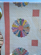 Load image into Gallery viewer, Dresden Plate Quilt