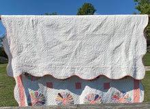 Load image into Gallery viewer, Dresden Plate Quilt