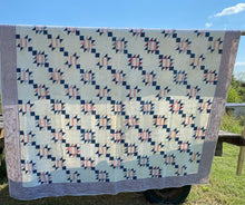 Load image into Gallery viewer, Evening Star Quilt