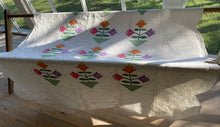 Load image into Gallery viewer, Flower Applique Quilt