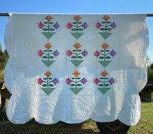 Load image into Gallery viewer, Flower Applique Quilt