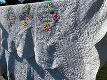Load image into Gallery viewer, Flower Applique Quilt