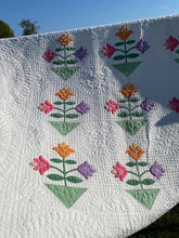 Load image into Gallery viewer, Flower Applique Quilt