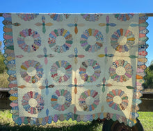 Load image into Gallery viewer, Dresden Plate Quilt
