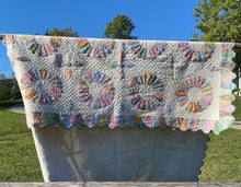 Load image into Gallery viewer, Dresden Plate Quilt