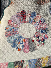 Load image into Gallery viewer, Dresden Plate Quilt