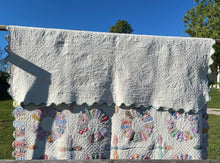 Load image into Gallery viewer, Dresden Plate Quilt