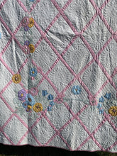 Load image into Gallery viewer, Pink Lattice Flower Applique Quilt
