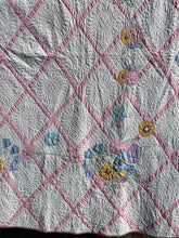 Load image into Gallery viewer, Pink Lattice Flower Applique Quilt
